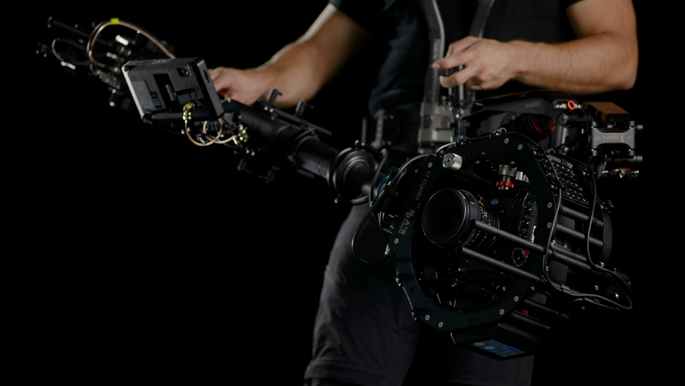 Detall tècnic de sistema de càmera equipada amb Cyclo i armilla Steadycam per producció audiovisual